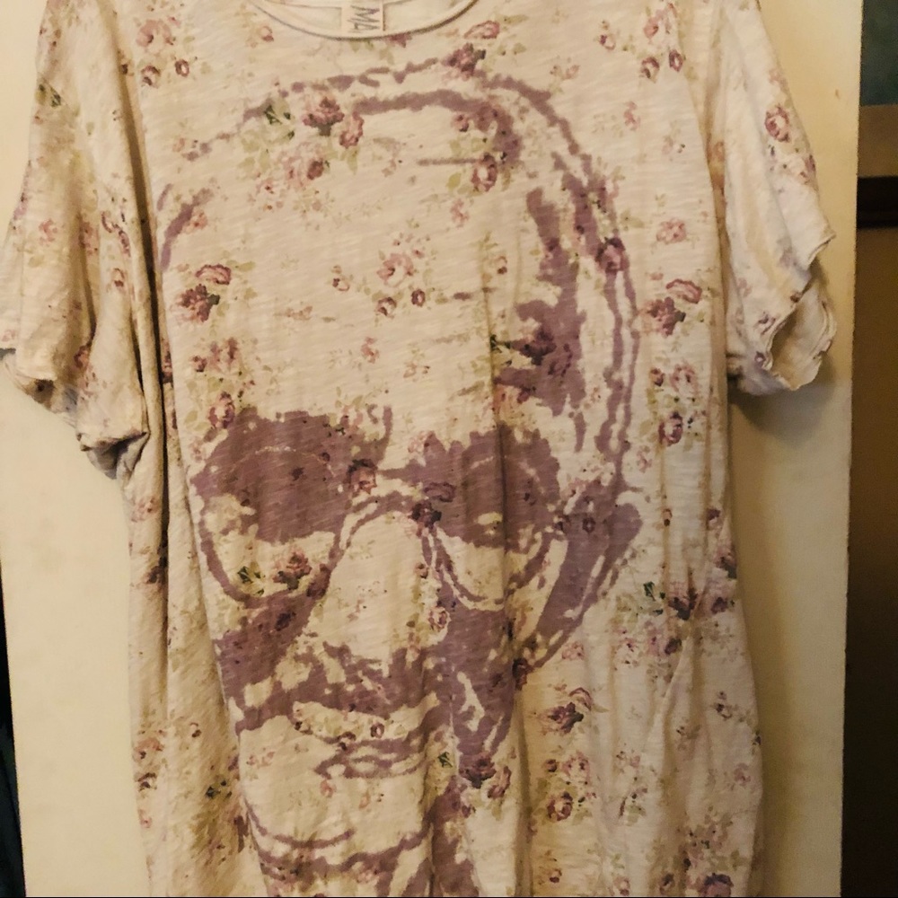 Magnolia  pear Gandhi  Floral Tee - Cream and Purple